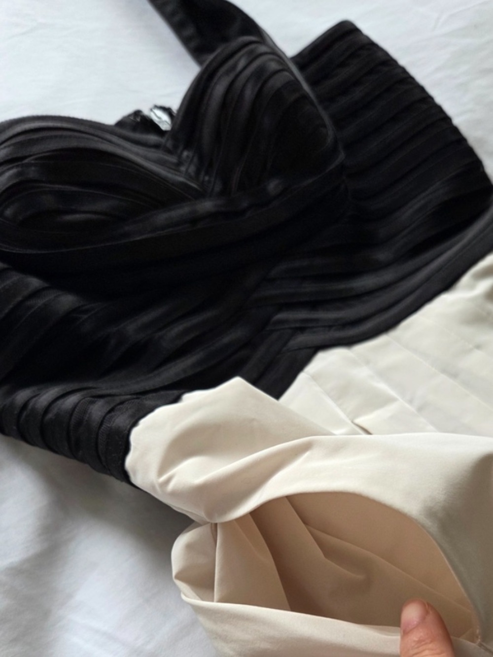 Vintage BCBG Max Azria Dress - Picture 4 of 6